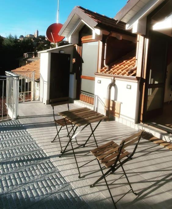 Charming 2.5Room Flat In Center Of Monforte dʼAlba Exterior foto