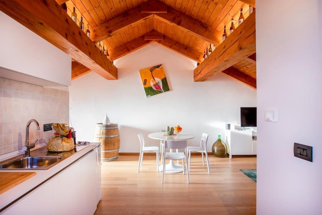 Charming 2.5Room Flat In Center Of Monforte dʼAlba Exterior foto