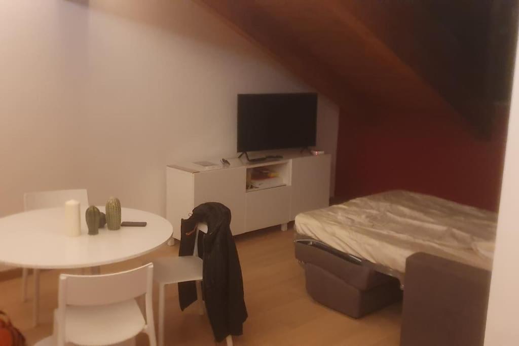 Charming 2.5Room Flat In Center Of Monforte dʼAlba Exterior foto