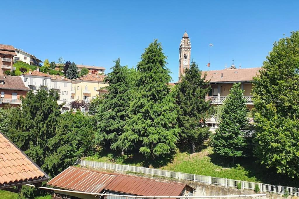Charming 2.5Room Flat In Center Of Monforte dʼAlba Exterior foto